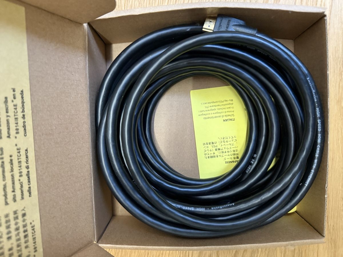 Amazon Kabel: AmazonBasics HDMI Kabel, 7.6m, Neuwertig & Originalverpackt – Gebraucht aus Kilchberg ZH von steffyvo