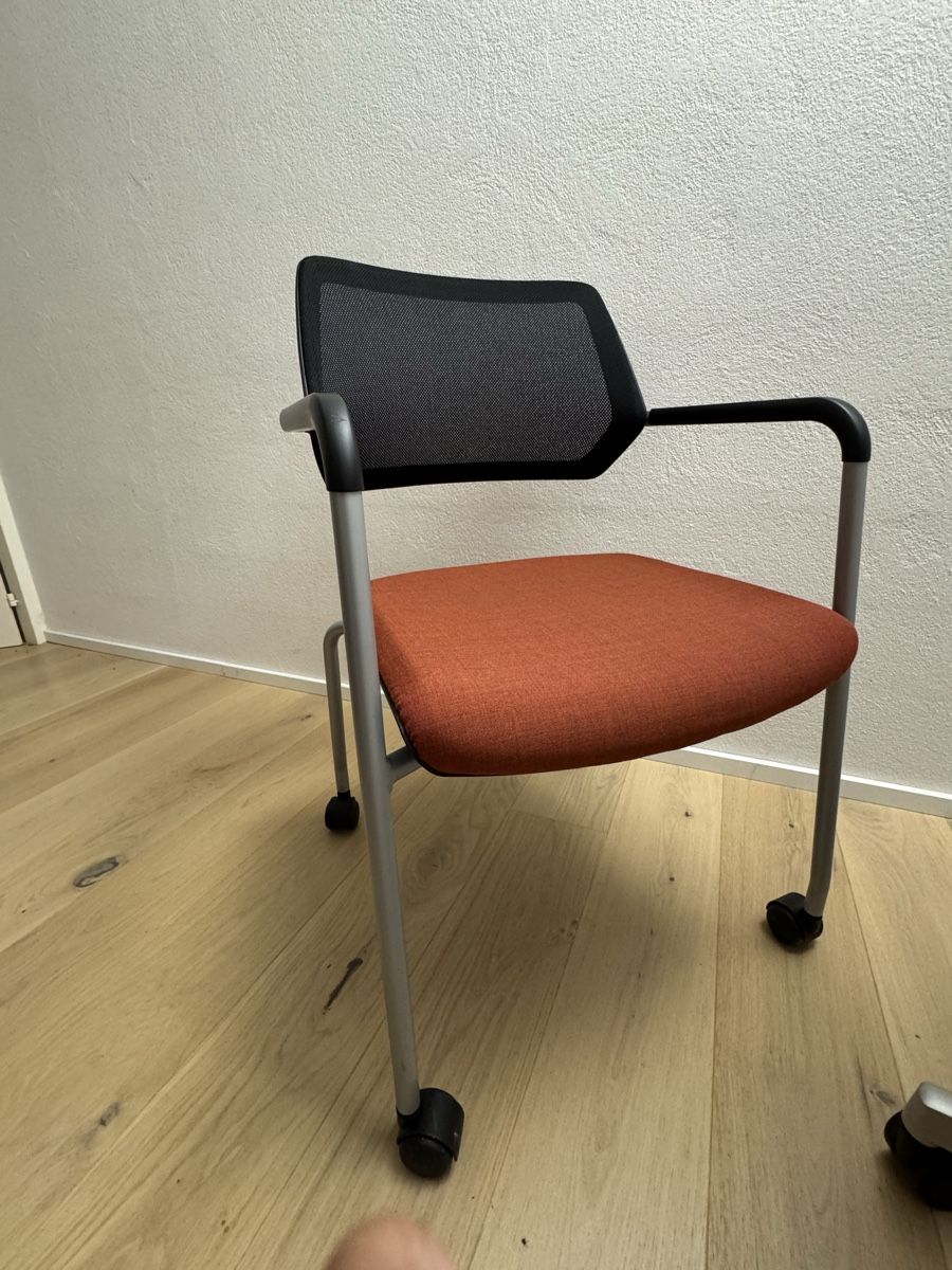 Stühle: Chaise de bureau pivotante, design moderne et confort optima – Gebraucht aus Uitikon Waldegg von Uitikon73 4