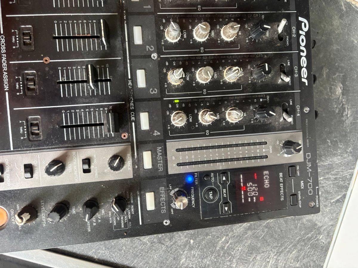Pioneer Console di mixaggio: Pioneer DJM-700 Profi Mixer gebrauchter – Usato da Sursee venduto da Fion 3
