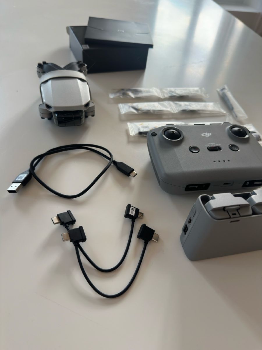 DJI Modellismo RC: DJI mini 2 Fly More Combo – Usato da Colombier NE venduto da cas_2yb5