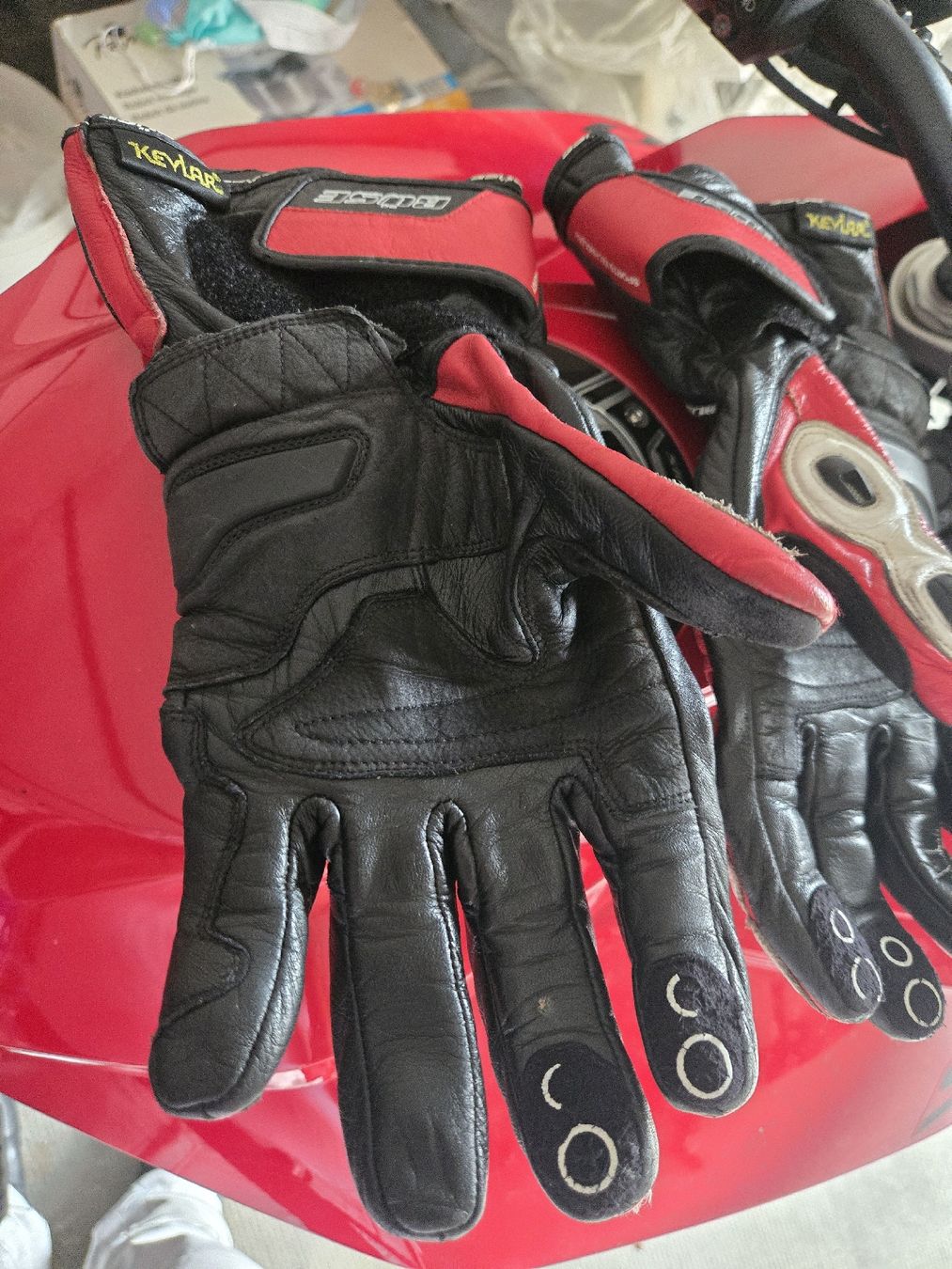 Handschuhe & Handstulpen: Gants Moto, Buse, super état  – Gebraucht aus La Chaux-de-Fonds von tuoro25 4