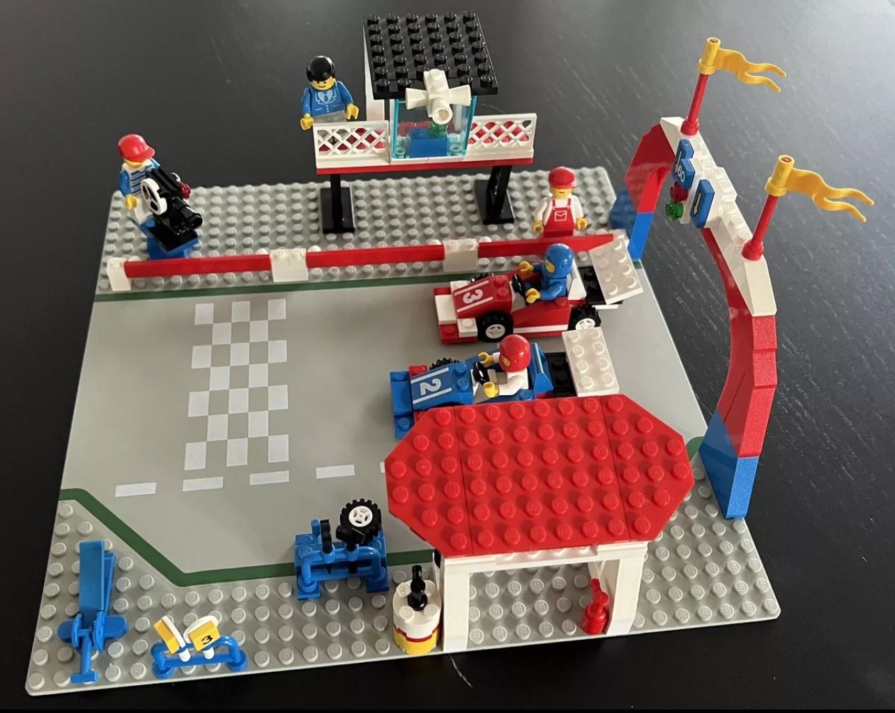 Lego Spielzeuge: LEGO Set 6381 Classic Town Motor Speedway – Gebraucht aus Laufen von ric_9vmm 1