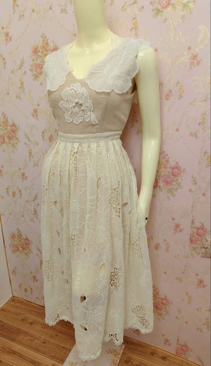 Vestiti: Elegant Midi Dress – Usato da St.Josefen venduto da lop_lh8d 2