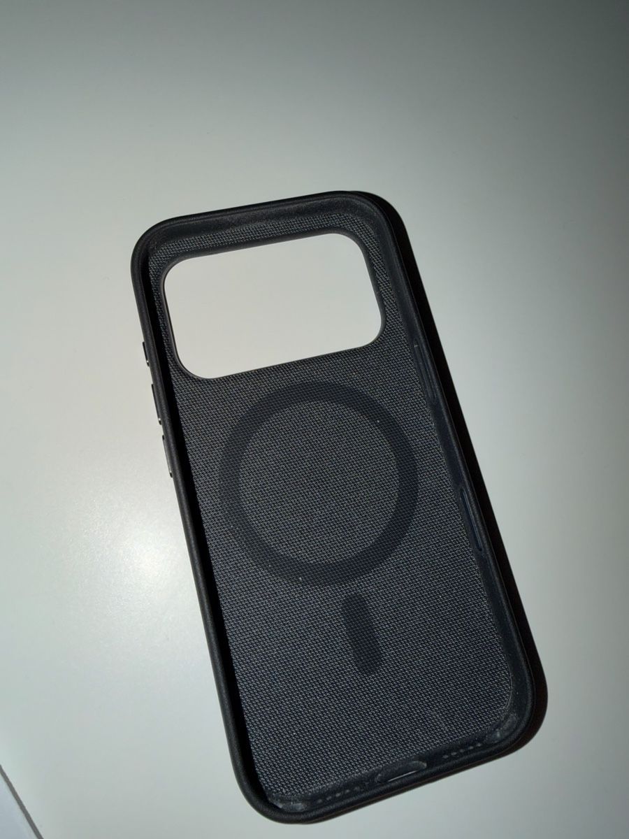Apple Cover & Protezioni schermo: Original Apple MagSafe Feingewebe Case (Schwarz) – Usato da Amriswil venduto da Berii93 1