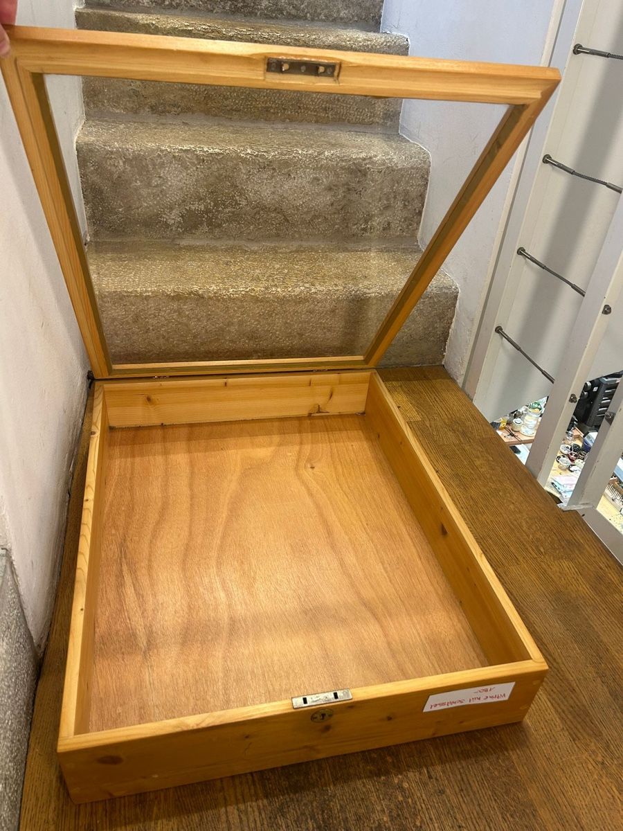 Vitrinen: Vitrine Holz mit Glasdeckel – Neu (gemäss Beschreibung) aus Solothurn von ora_s55c 1