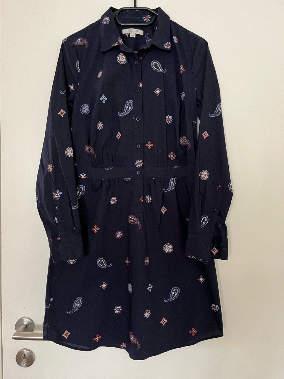 Comma Robes: Freizeitkleid/Blusenkleid von Comma, Gr. 34 – D'occasion à Triesen par dardaleni
