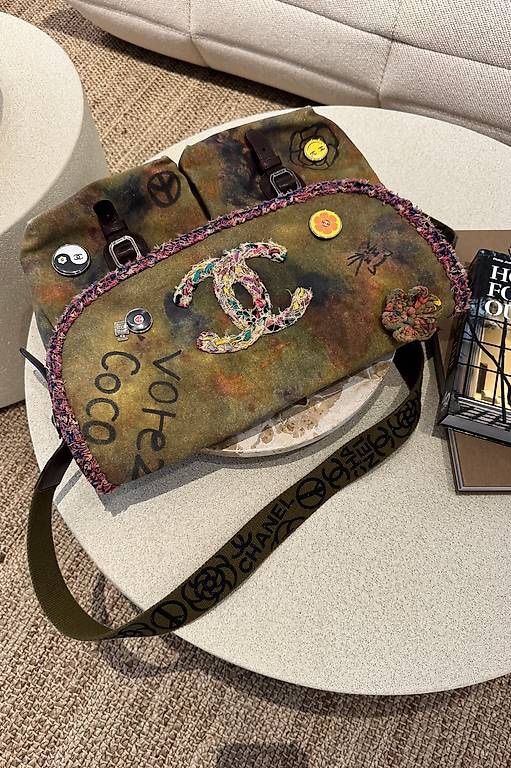 Chanel Borse: CHANEL TASCHE GRAFFITI MESSENGER – Nuovo (secondo la descrizione) da Schwyz venduto da bofb 2