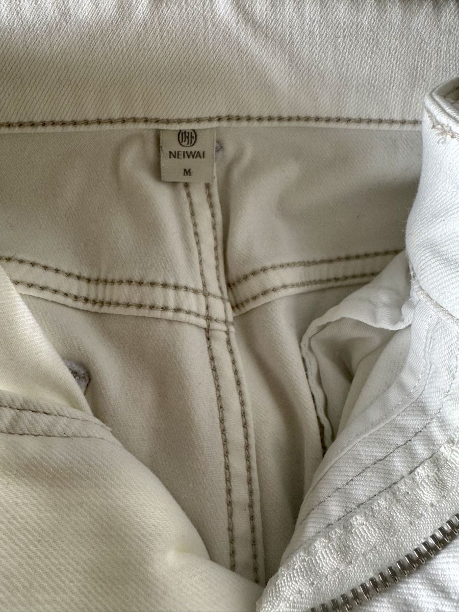 Jeans: White cargo jeans  – Usato da Männedorf venduto da Clearskies 2