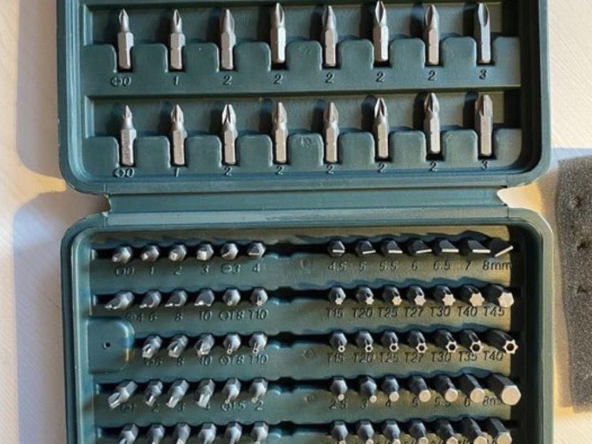 Alle Werkzeuge: 100-tlg. Bit Set MM – Neu (gemäss Beschreibung) aus Heerbrugg von ProBau-Liq 1