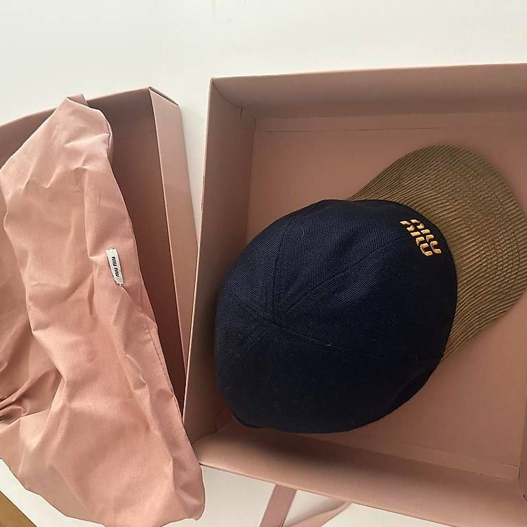 Miu Miu Autres vêtements & accessoires: MIU MIU cap – D'occasion à Zürich par olg_2f26 1
