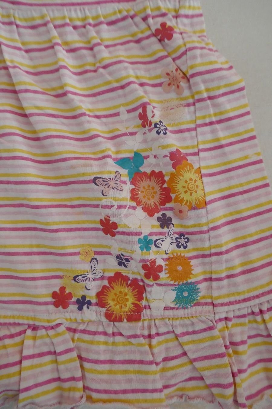 Camicette, T-shirt & Top: Schmuckes T-Shirt mit Schmetterling, Gr. 110 – Usato da Horgen venduto da Feli39 1