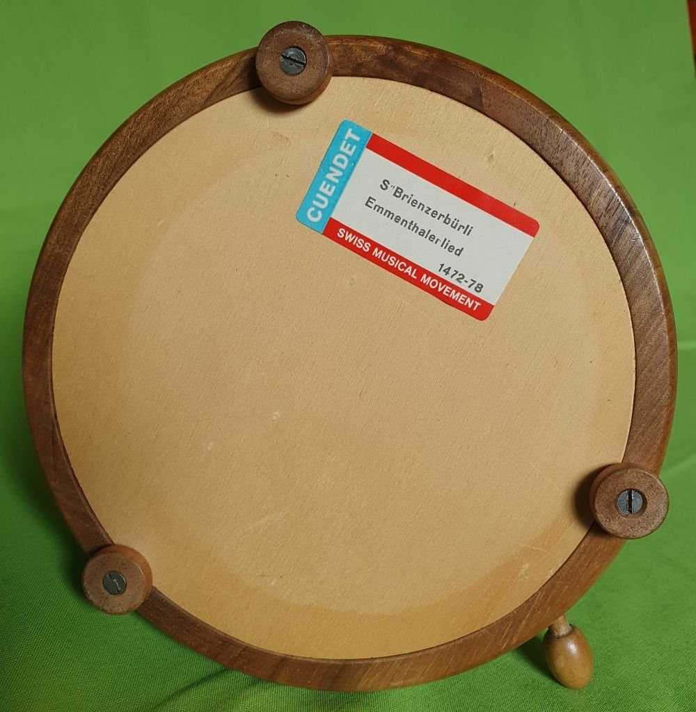 Figurines: Geschnitzte Holzfigur/Musikdose Brienzerbuurli – D'occasion à Steffisburg par chloeisli 4