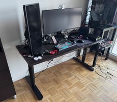 Elektrisch höhenverstellbarer Schreibtisch (150 x 61 cm)