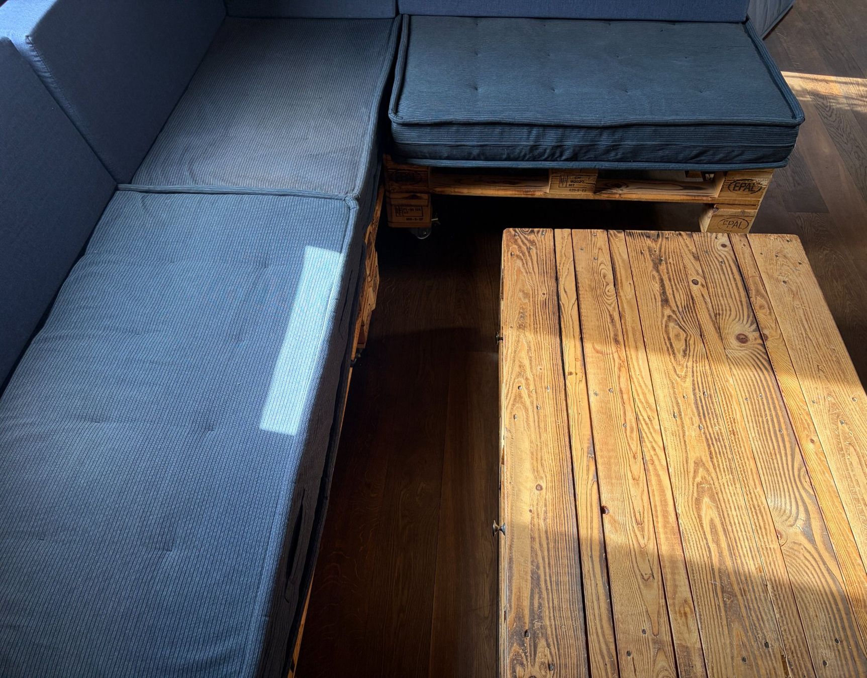 Divani: Palettensofa mit Blauen Polstern – Usato da Zürich venduto da dal_64sr 3