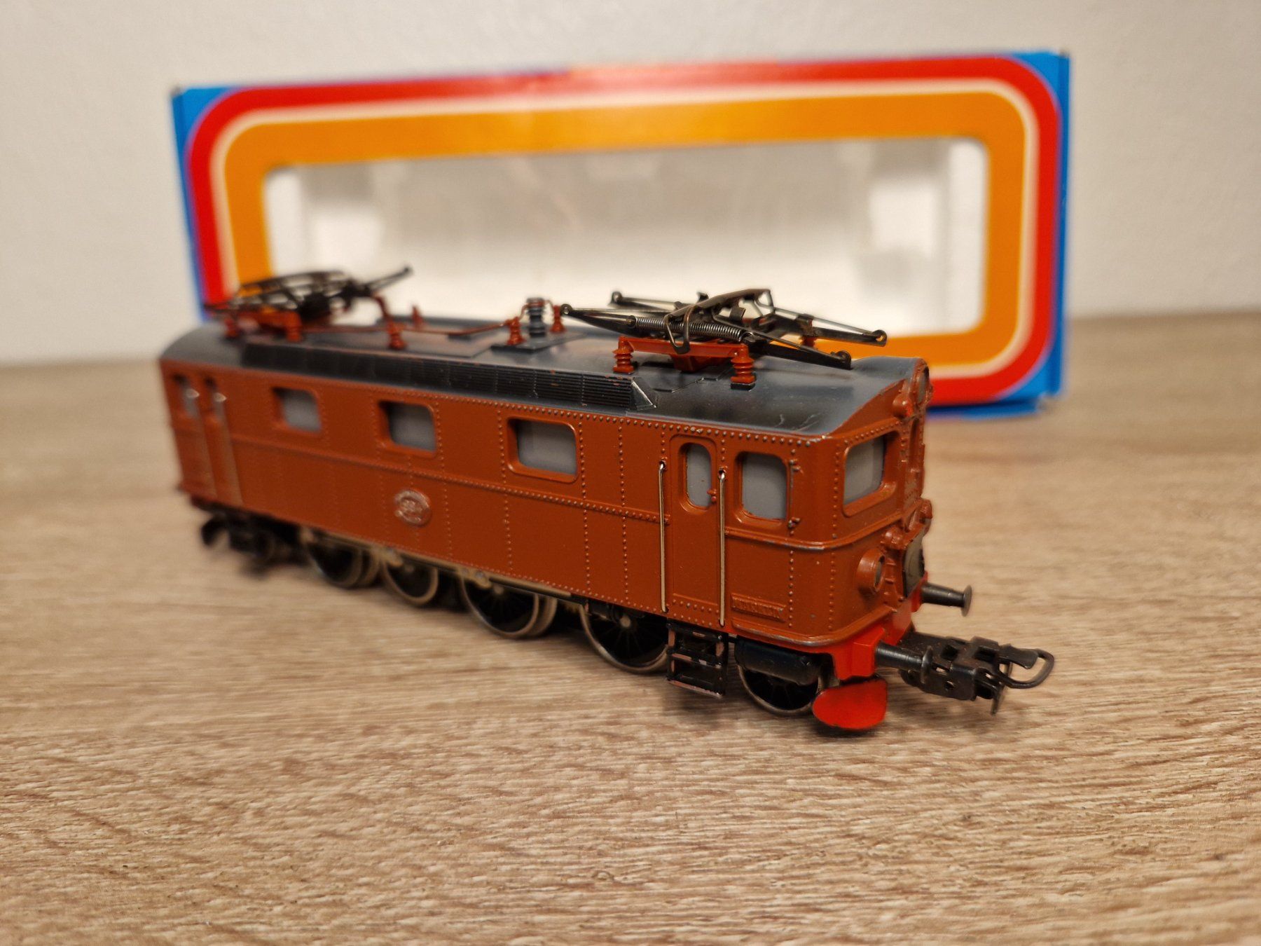 Märklin Modellini di ferrovie: Märklin 3030 E-Lok 884 SJ H0 – Usato da St-Aubin-Sauges venduto da Lo_Go 3