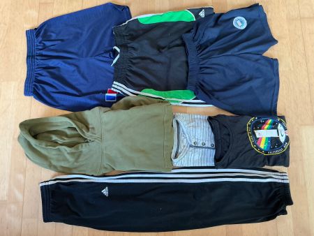 Sportpaket Gr. 152 ( Adidas, Molo…) 7 Stück