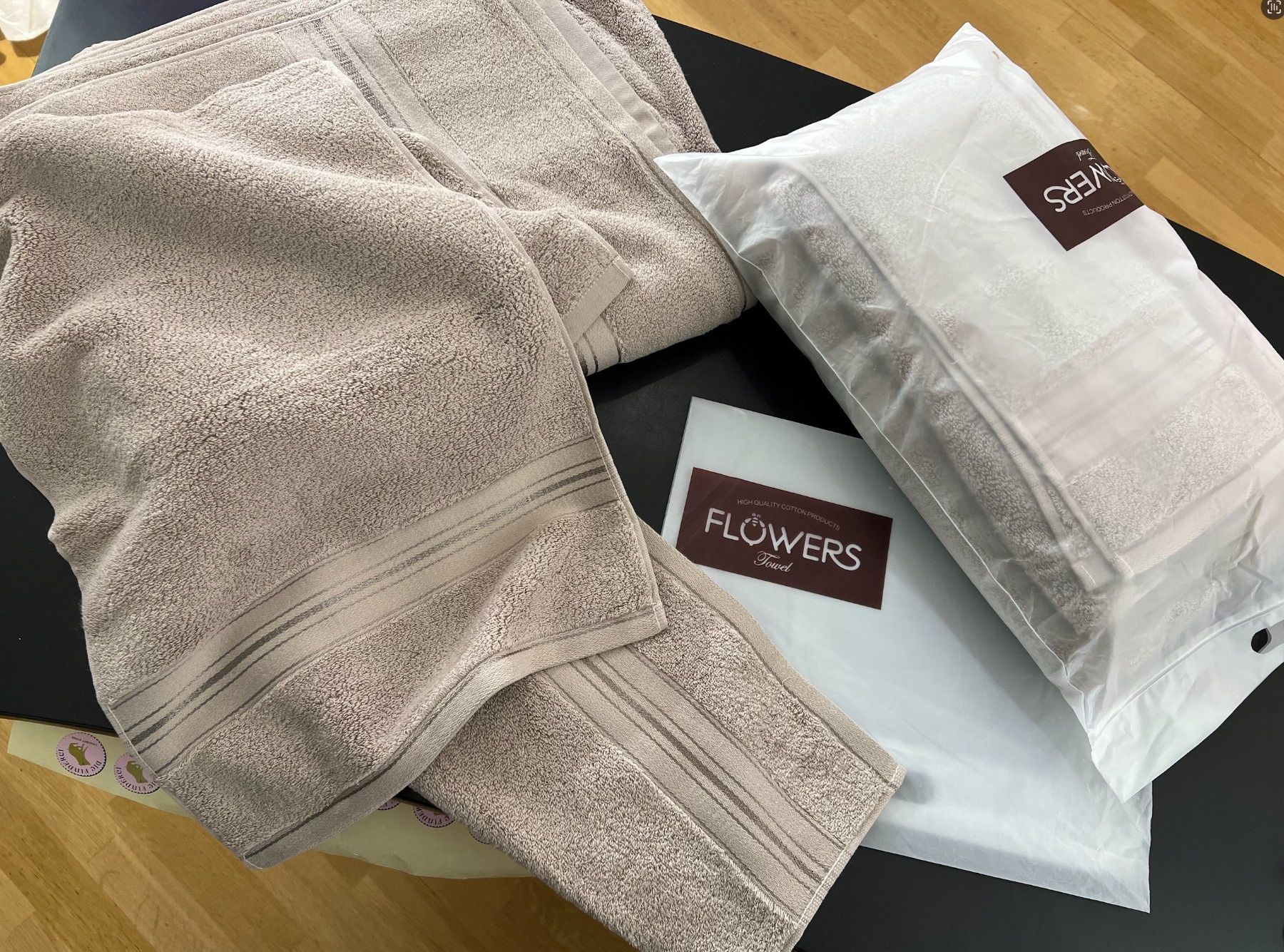Badetücher: 2x Frottierwäsche im Set! – Neu und originalverpackt aus Zürich von