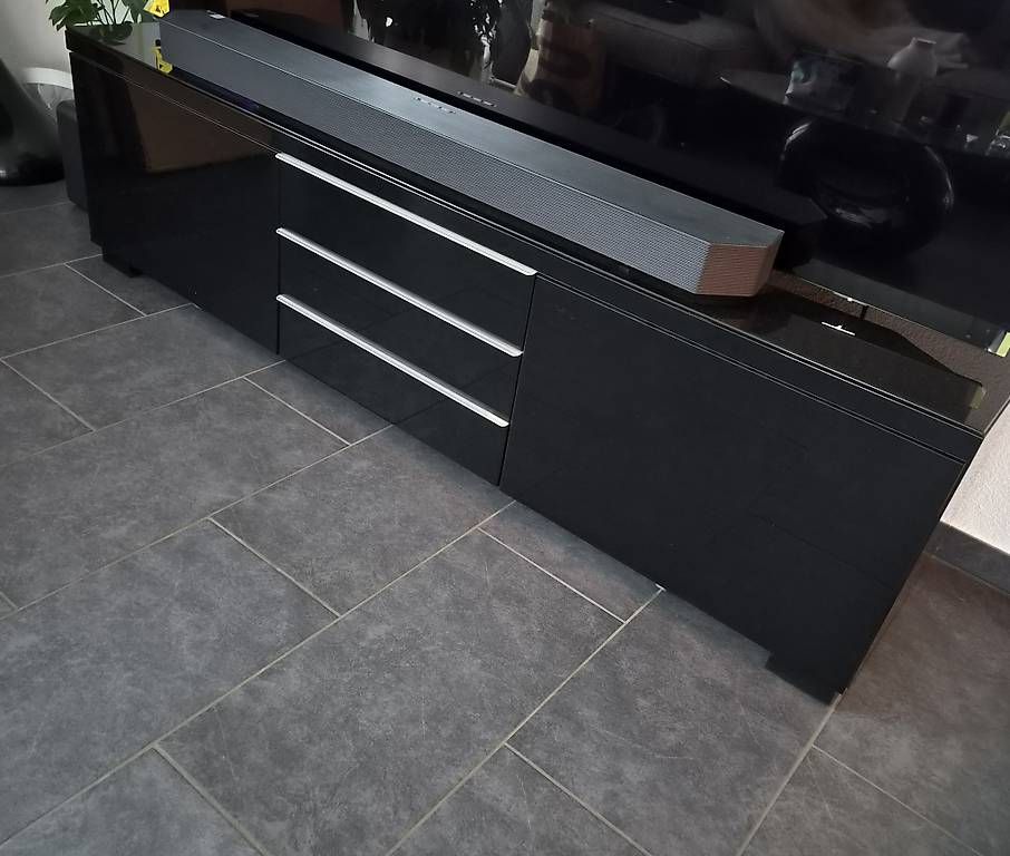 Ikea Mobili TV: TV Lowboard / Sideboard – Usato da Jegenstorf venduto da Crusty7