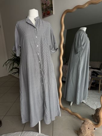Gestreiftes Kleid dunkelgrau-weiss