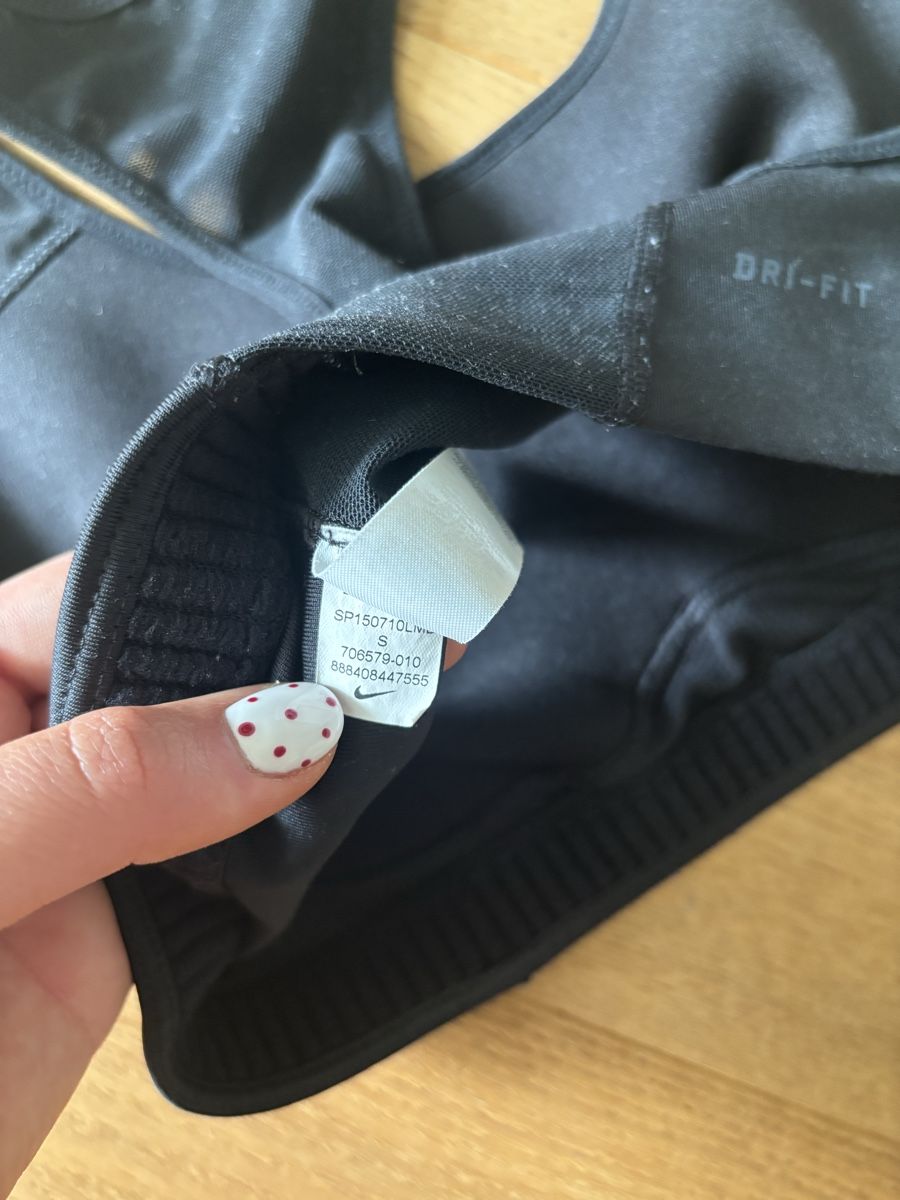 Nike Tops: Sport BH Nike Grösse S – Gebraucht aus Männedorf von giu_wm6d 2