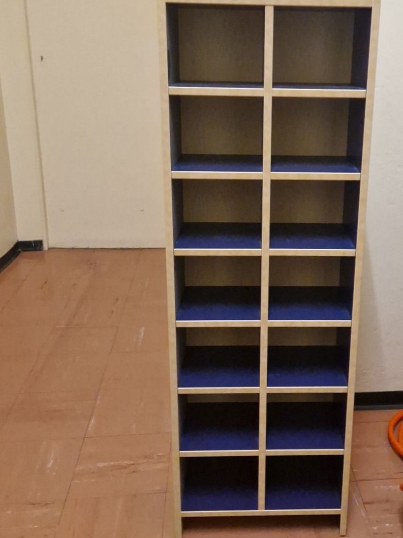 Étagères: Étagère pour CDs – D'occasion à Petit-Lancy par CristianPabloRivier