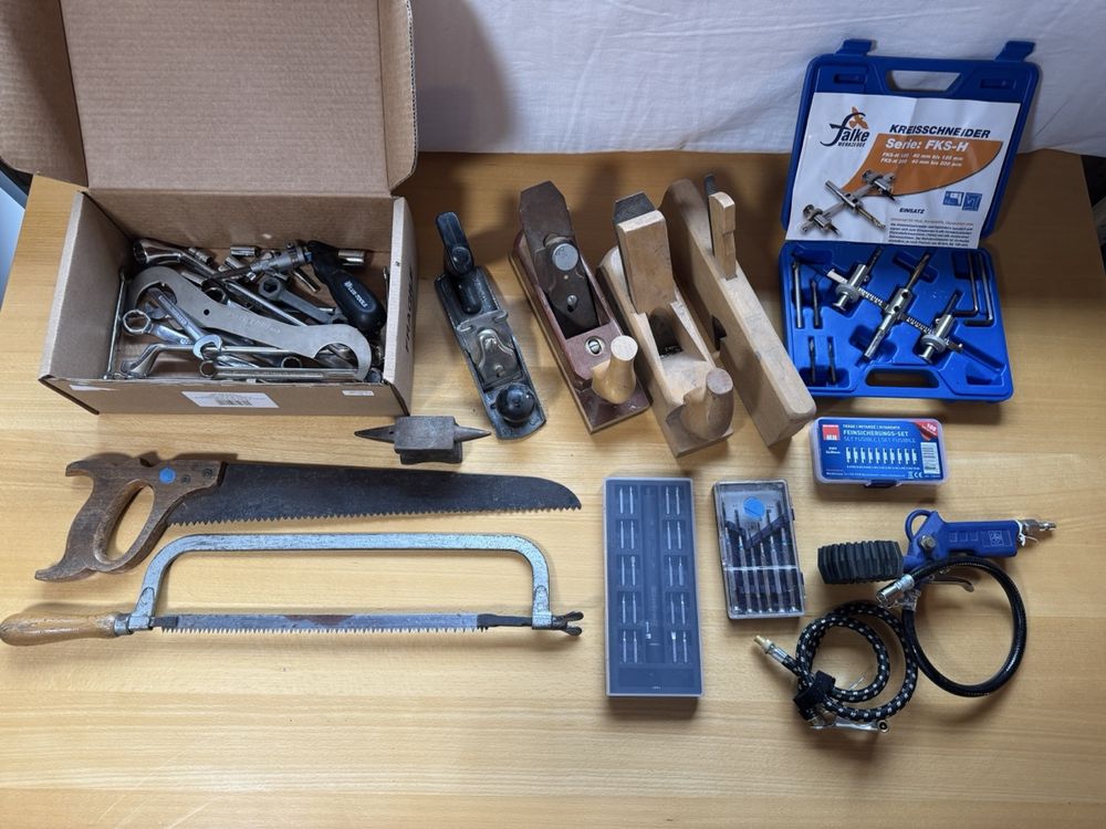 Flohmarkt Lot Werkzeug-Set Hobel, Sägen, Schraubenschlüssel (Gebraucht ...