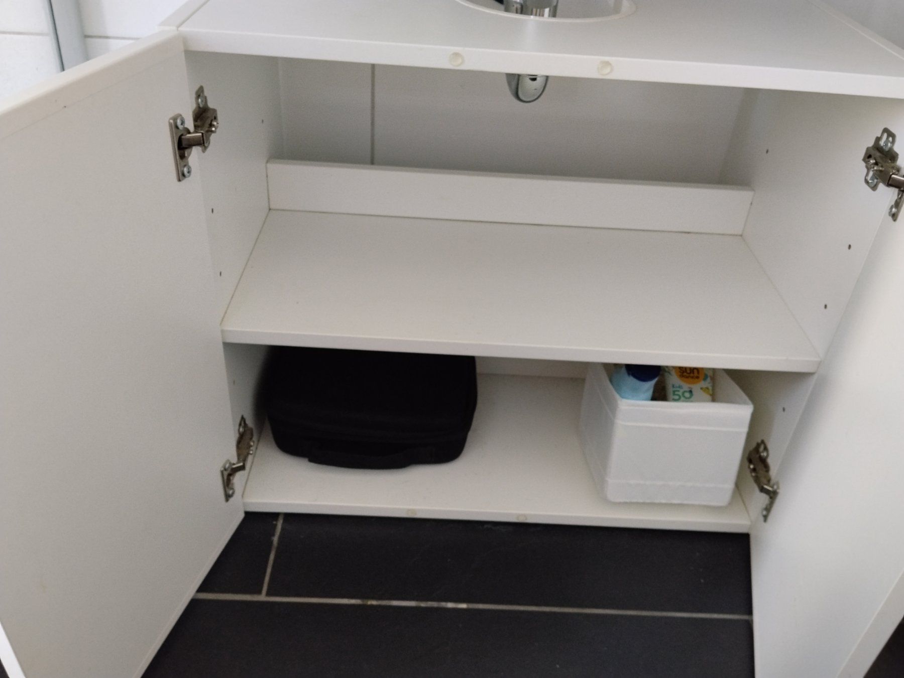 Ikea Mobili per bagno: Waschbeckenunterschrank weiss – Usato da Aadorf venduto da Doneen 1