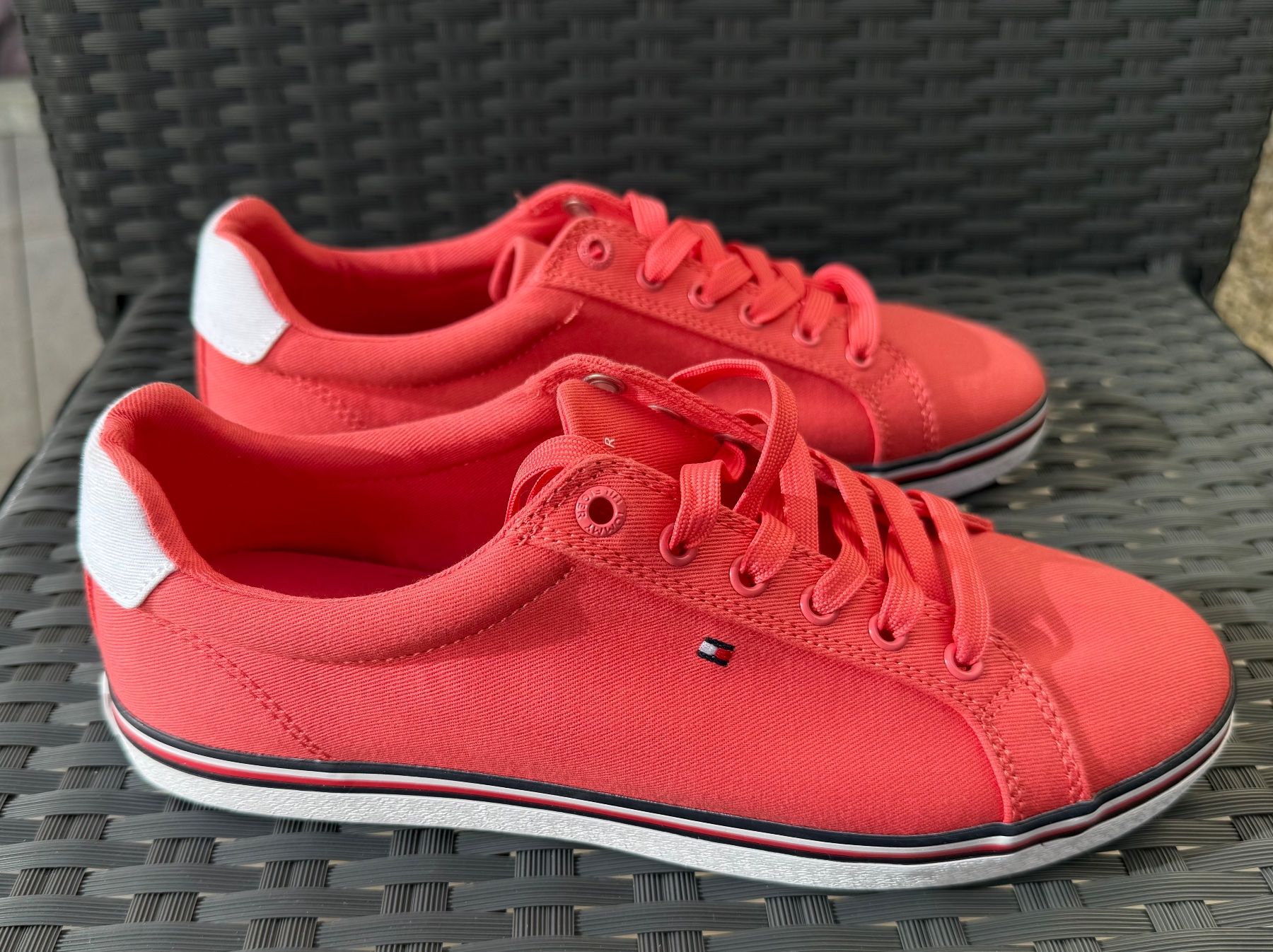 Tommy Hilfiger Scarpe da donna: Baskets Tommy Hilfiger - Taille 40 - Neuves ! – Nuovo (secondo la descrizione) da Denges venduto da peumens 1