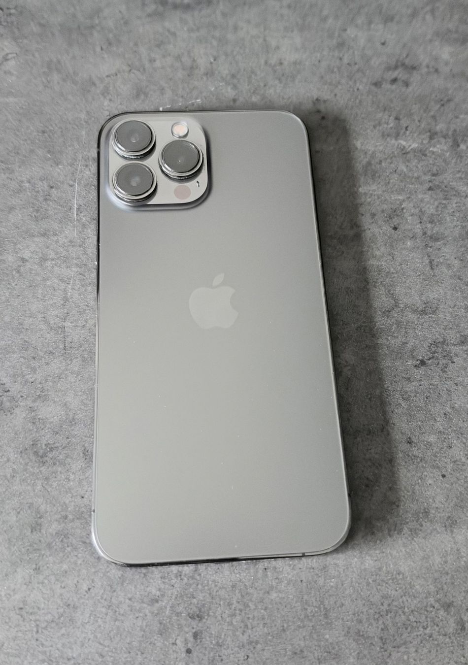 Apple Telefoni cellulari / Smartphones: Apple iPhone 13 Pro Max gebraucht in grau – Usato da Rorschacherberg venduto da Robin_Spe 2