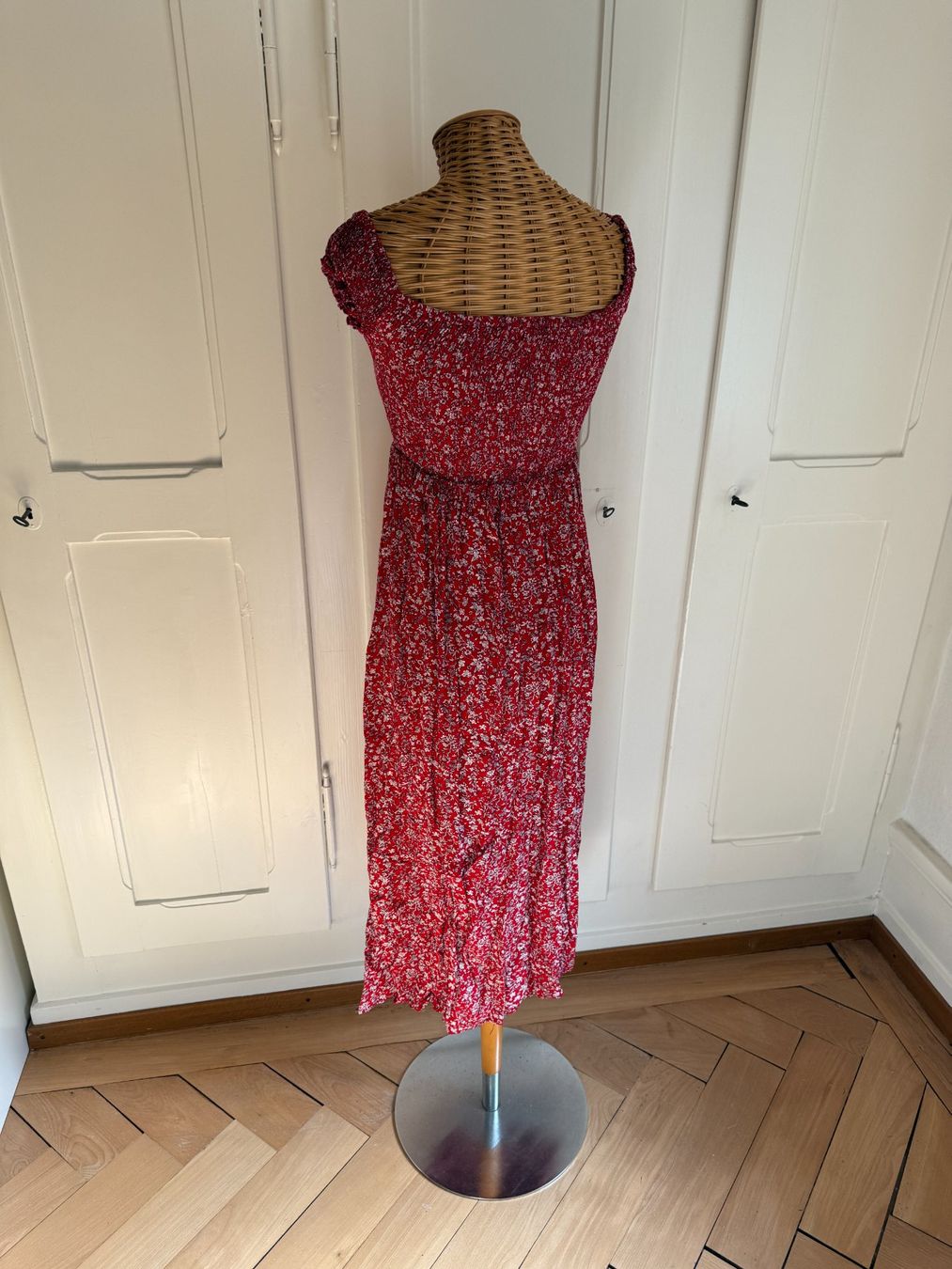 Shein Kleider: Kleid rot geblümt 34 – Gebraucht aus Zürich von Diazaio 2