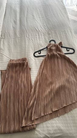 Elegantes Plissee-Set in Rosé – Top & Hose – Grösse S