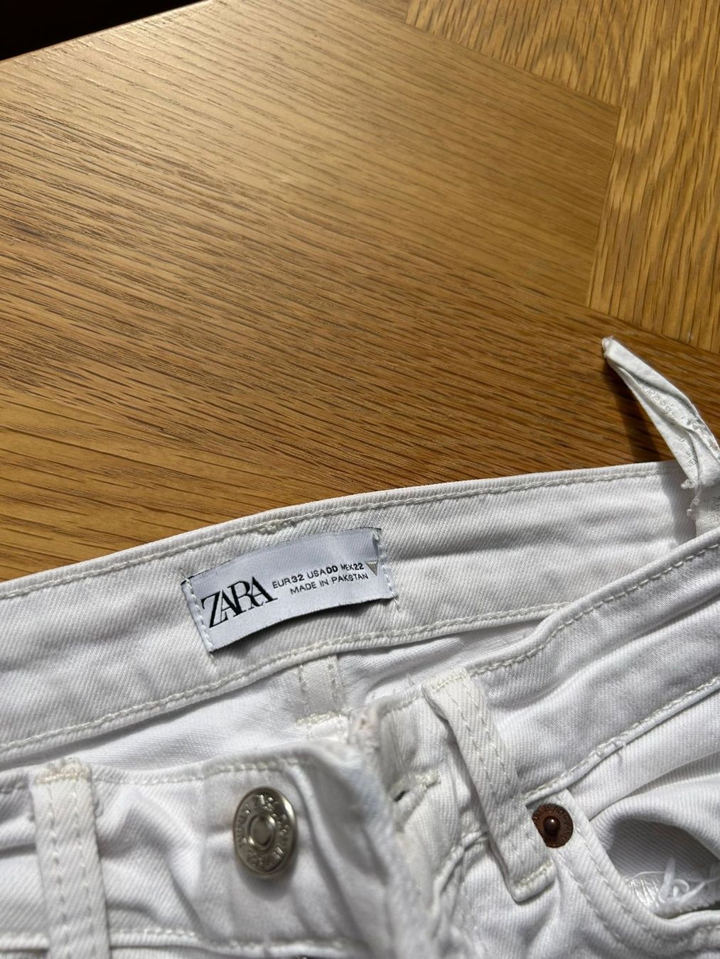 Zara Jeans: Zara Jeans Cropped Flare – Usato da Zürich venduto da ain_njc7 1