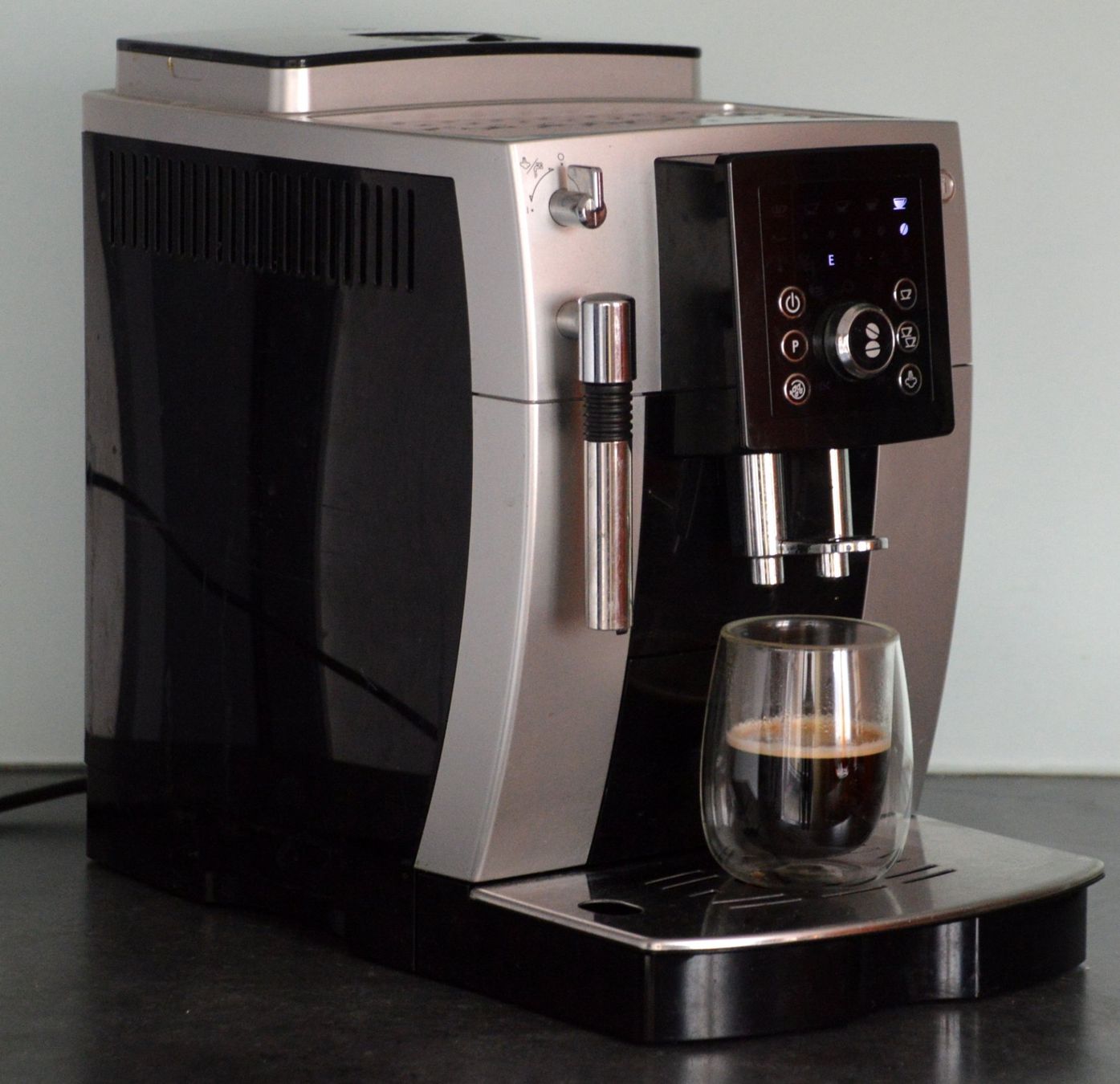 De'Longhi Macchine per caffè & Macchine per espresso: Kaffeemaschine DeLonghi ECAM 24.210.SB machine à café – Usato da Collonges venduto da arashee 1