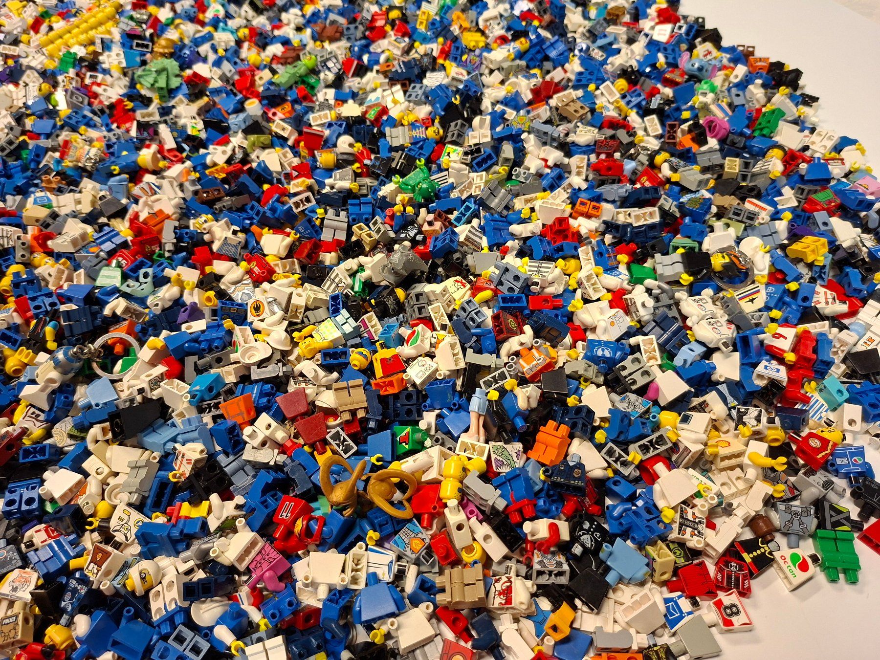 Lego Spielzeuge: Lego Minifiguren 7,7 kg – Gebraucht aus Sils im Domleschg von AMAG_AUDI_ZH 5