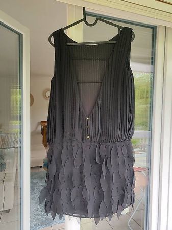 Robe noire courte chez ZARA achetée en Espagne 