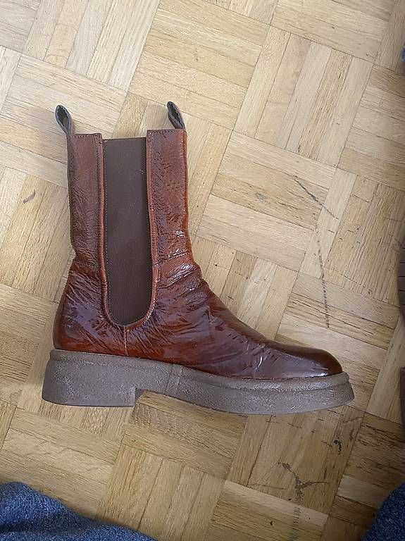 Damenschuhe: Braune Lackleder-Stiefelletten – Neu und originalverpackt aus Laufen von Looc_ 3