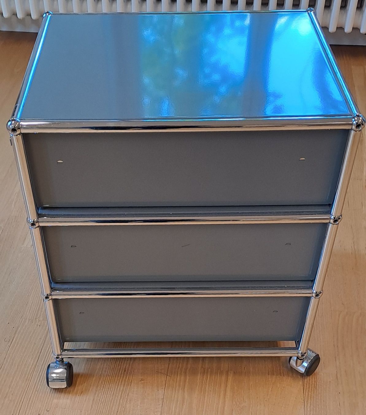 USM Kommoden: Schöner USM Haller Container mit Rollen (mittelgrau) – Gebraucht aus Winterthur von altrade 2
