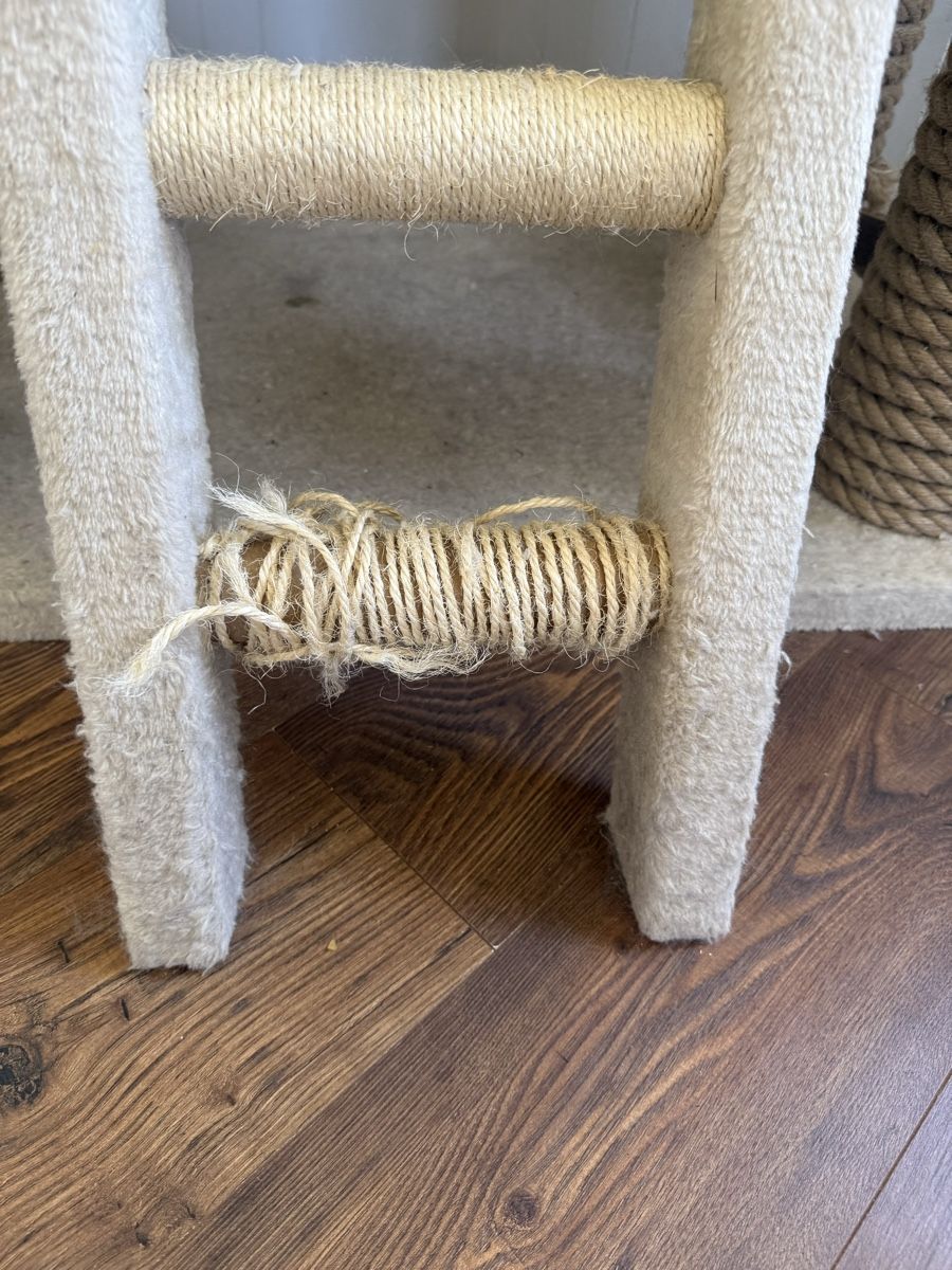 Katzenbaum - Kratzbaum: Grosser Kratzbaum beige – Gebraucht aus Plasselb von Fribi18nick 2