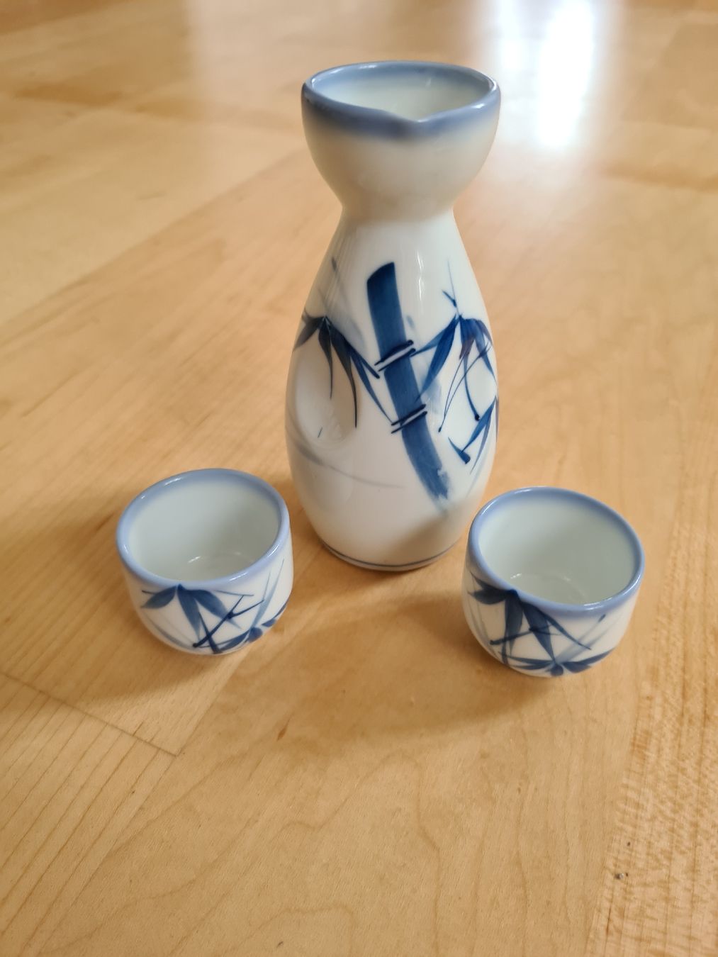 Set di piatti: Sake service mit Essstäbchen – Usato da Waldkirch venduto da Hypertenuse