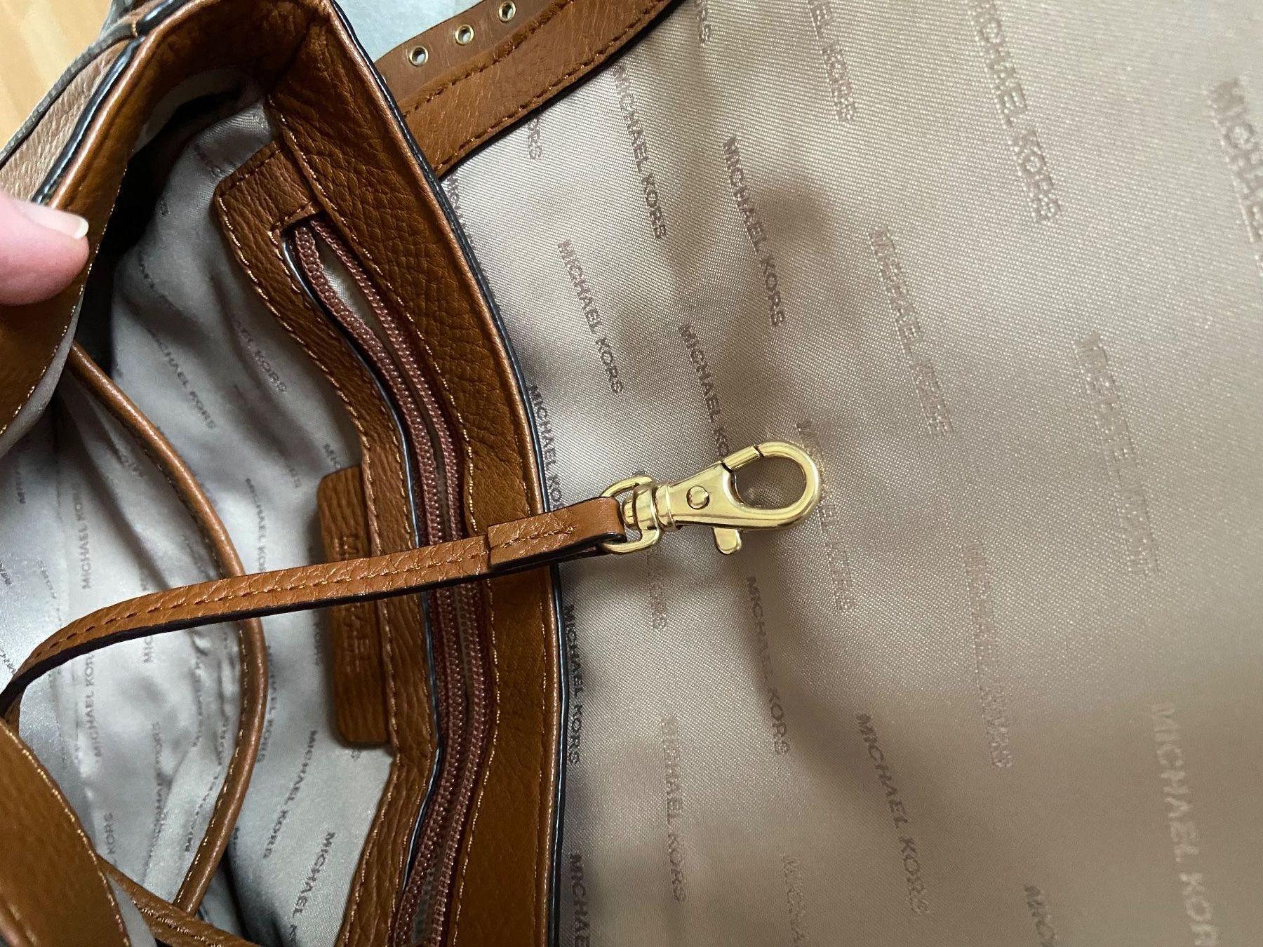 Michael Kors Borse da donna: Umhängetasche von Michael Kors – Nuovo (secondo la descrizione) da Weiach venduto da Pegasus 3