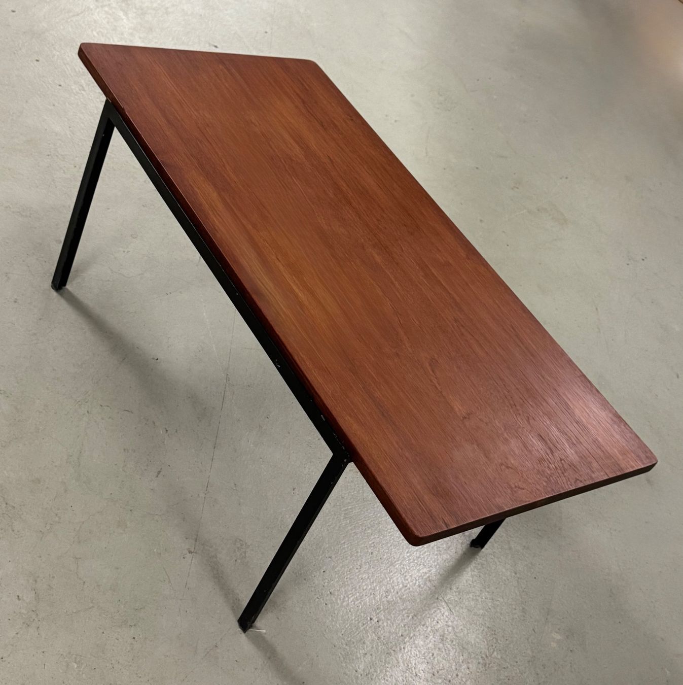 Knoll Tavoli: Teak Sofatisch Florence Knoll 50er – Usato da Basel venduto da MidMod20C 4