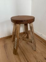 Rustikaler Hocker