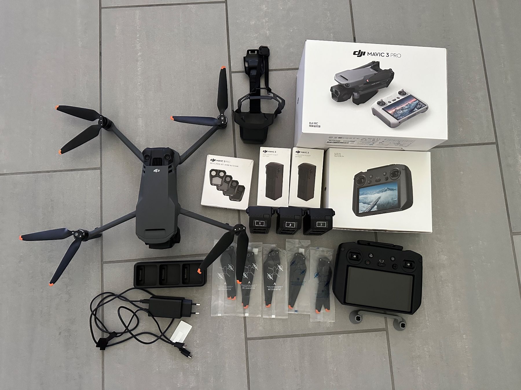 DJI Modellismo RC: DJI Mavic 3 Pro mit RC Pro – Usato da Losone venduto da A.Colusso