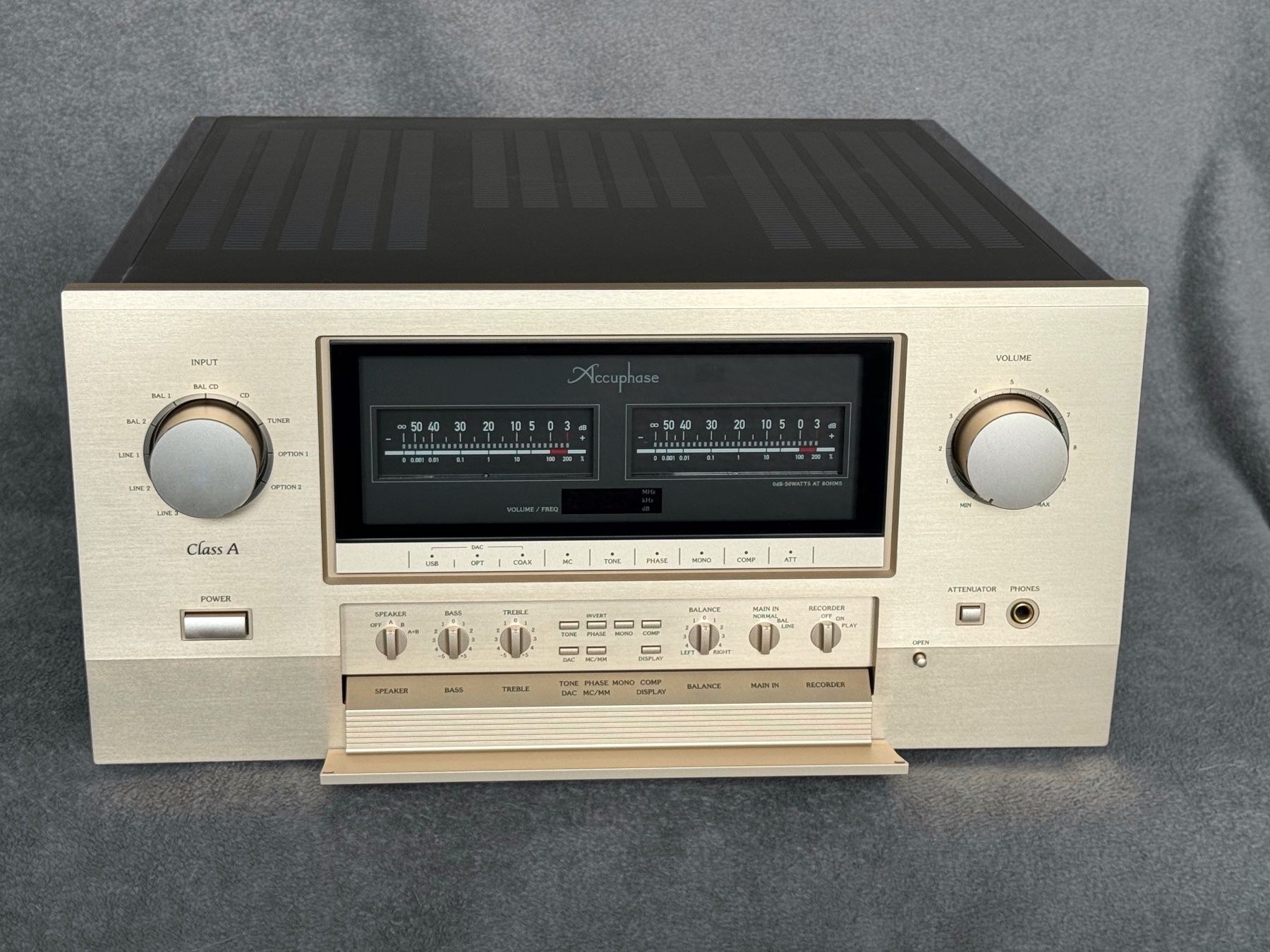 Accuphase Verstärker: Accuphase E-800 Class A Vollverstärker - wie neu – Gebraucht aus Hünenberg von Taschenlampe 1
