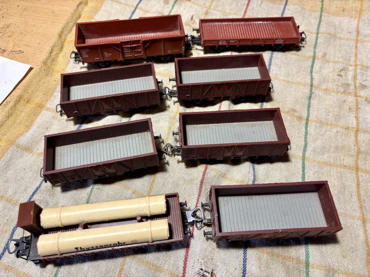Roco Modellini di ferrovie: Roco Acht Güterwagen H0 – Usato da Balsthal venduto da hammer008
