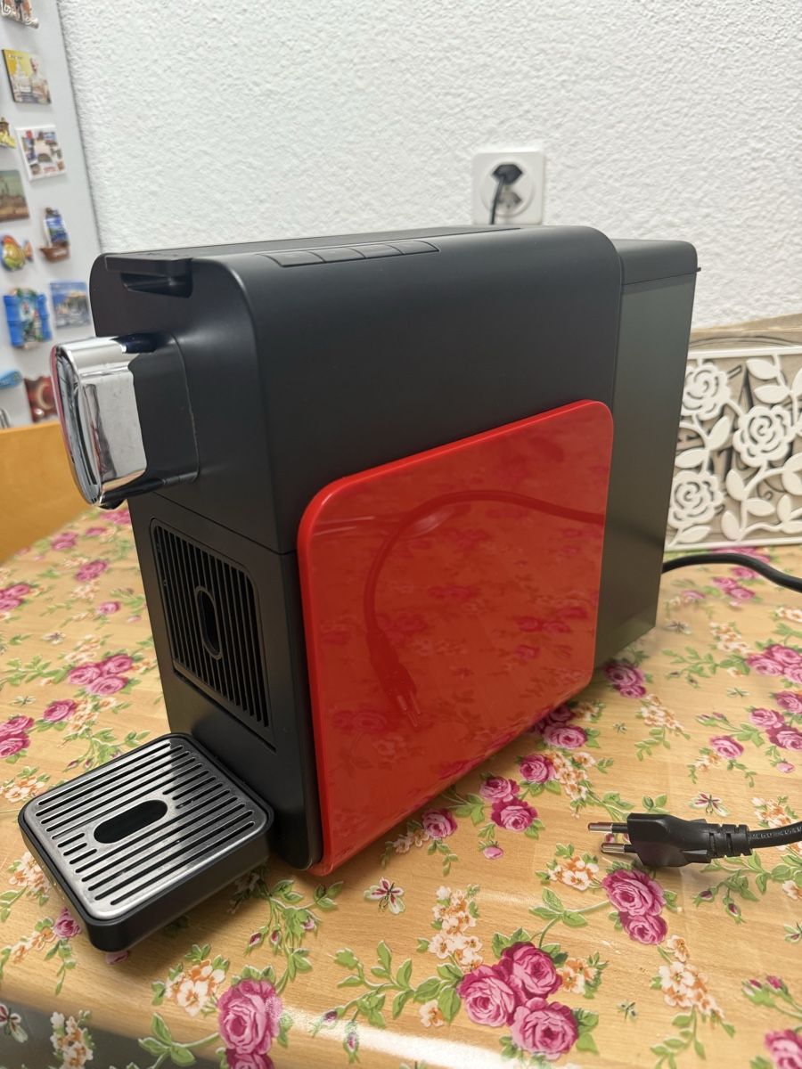 Delizio Macchine per caffè & Macchine per espresso: Delizio Kaffeekapselmaschine Brava Smartline, Rot – Usato da Untersiggenthal venduto da capodanilo6