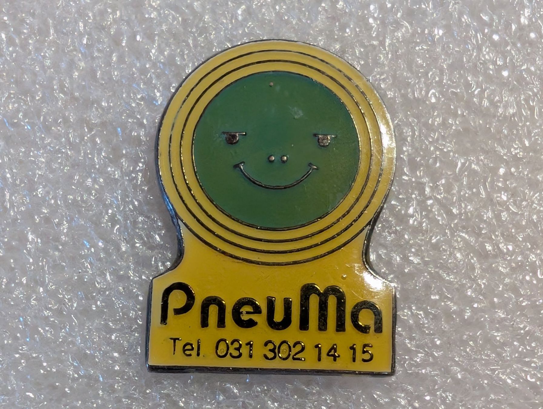 Placchette & Badge: Ansteckpin 276: PneuMa – Usato da Oppligen venduto da Pin-Fall-Shop