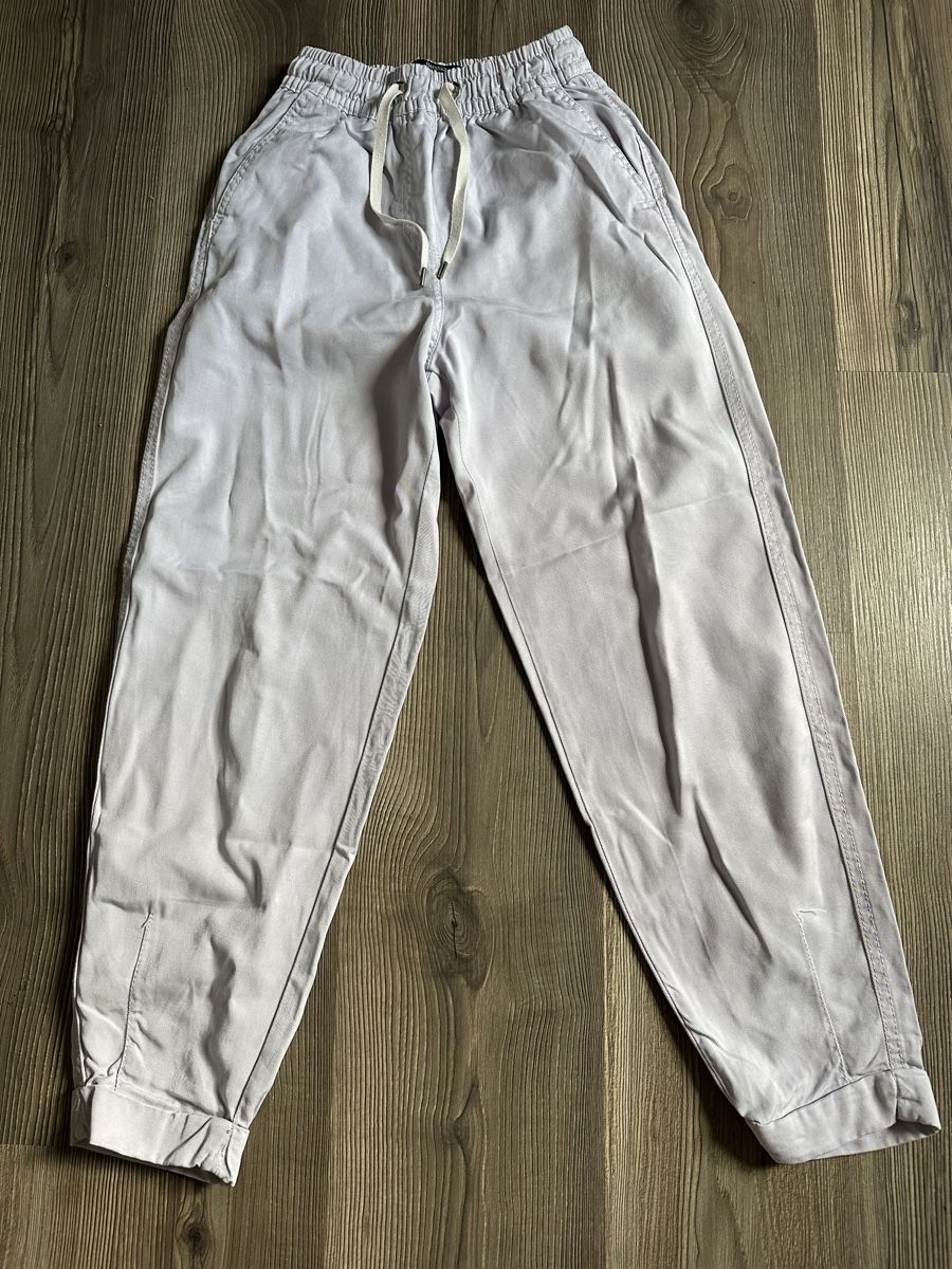 Bershka Pantaloni: Cargohose lila Gr. 32 – Usato da Schaanwald venduto da ael248