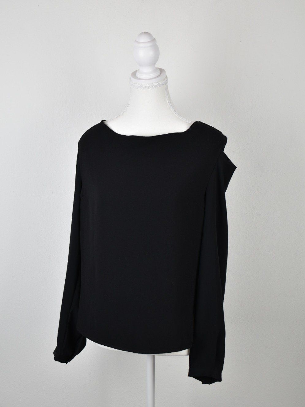 Allsaints Camicette: Allsaints Bluse mit cut out, Gr.36, schwarz – Usato da Nürensdorf venduto da 2ND_STORY 1