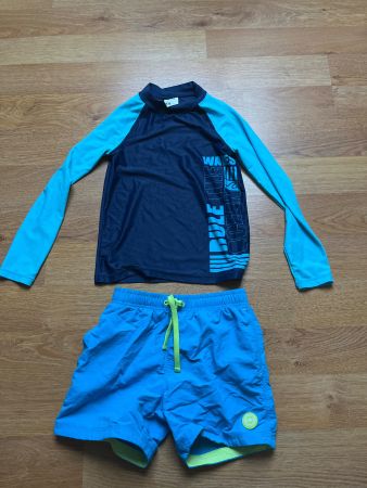 Short de bain et rash guard (taille 122-128) CMP et H&M